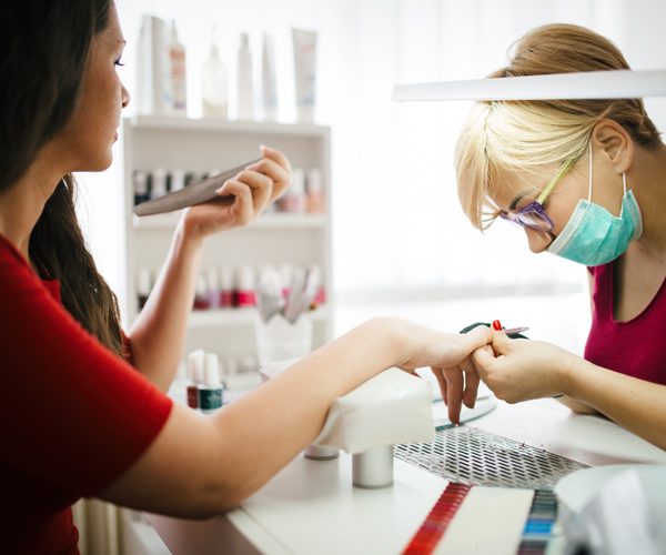 Manucure et soin ongle semi-permanent